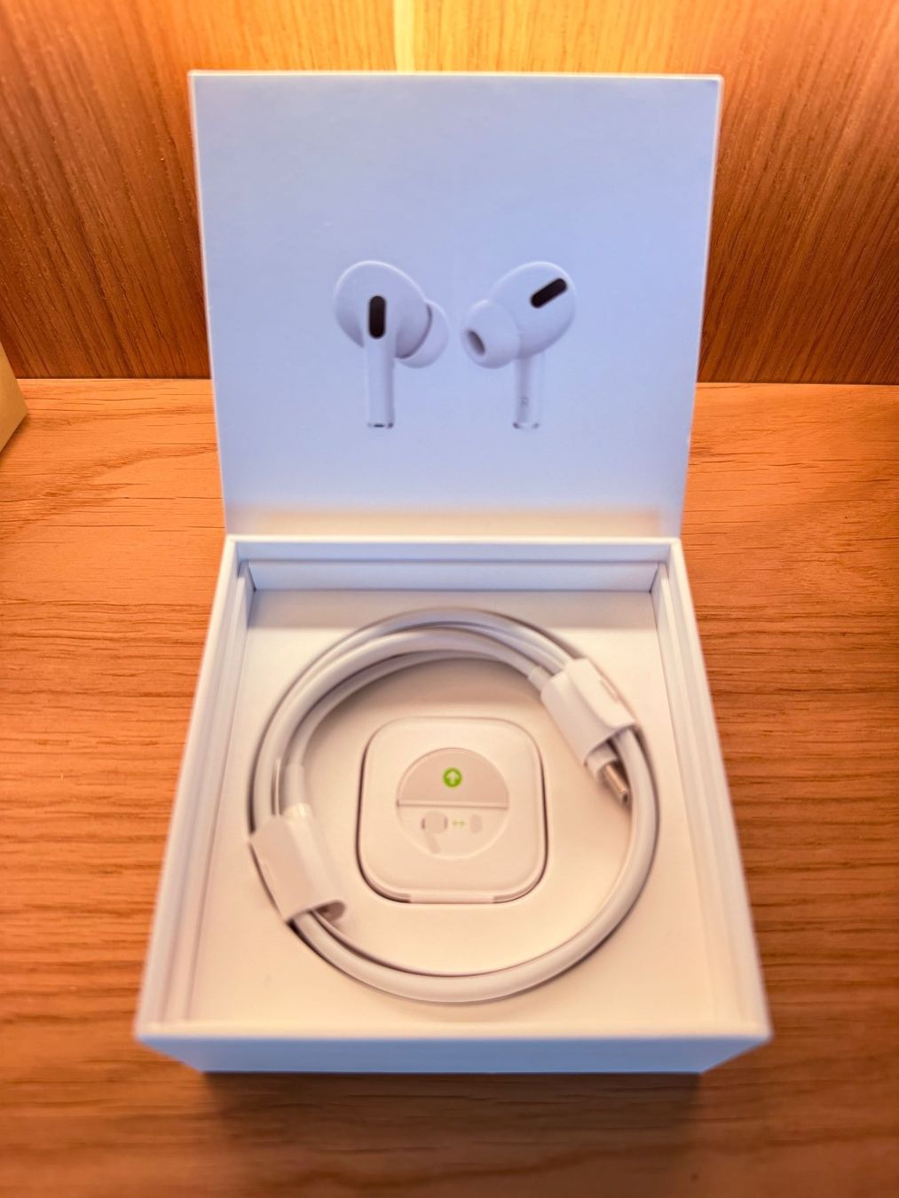 Apple Casques audio: AirPods Pro mit MagSafe Charging Case. Full Set! – D'occasion à Altendorf par RedHairBeast 1