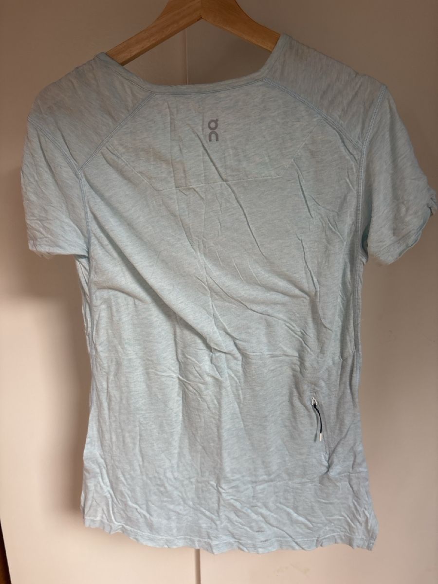 On T-shirts: T-Shirt ON – D'occasion à Zürich par glaswag 1
