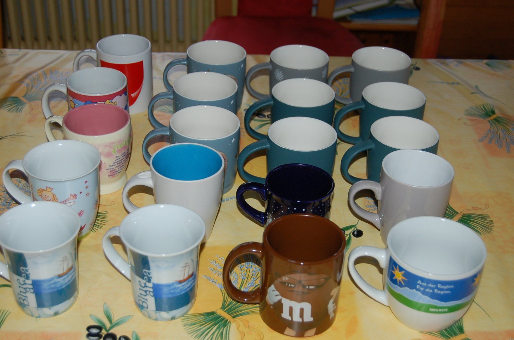 Tazze: 20 Mugtassen – Usato da Ebnat - Kappel venduto da Kuecken123 1