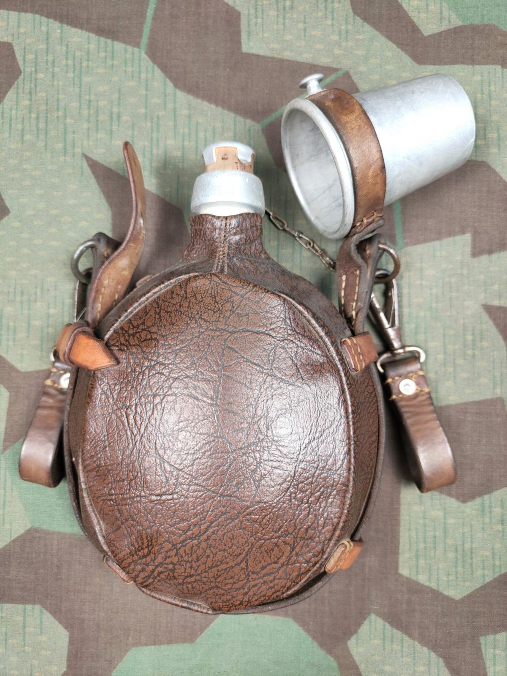 Schweizer Armee Uniformi: Labeflasche Ord. 1933, Variante 2 – Usato da Bauma venduto da SwissMilitaria 3