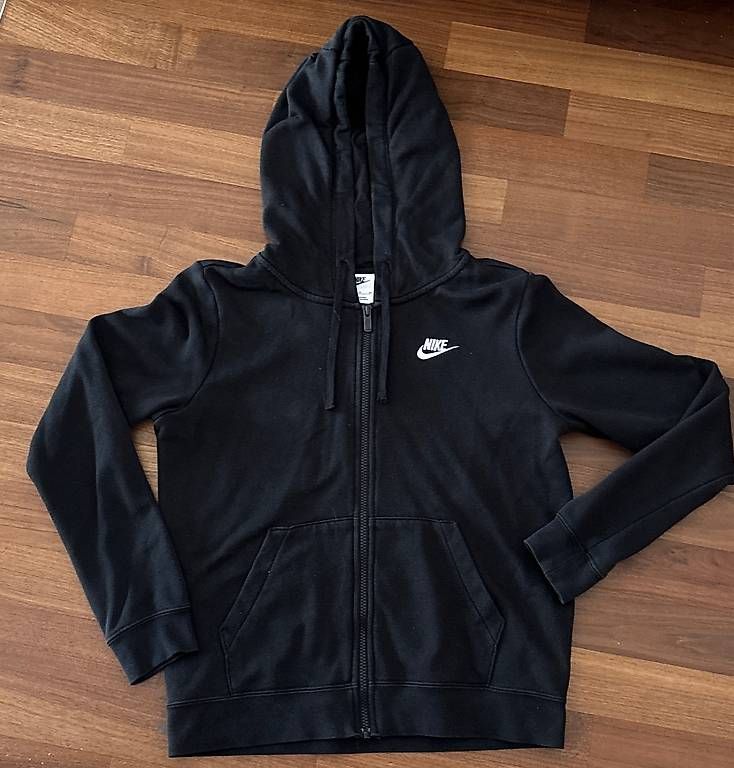 Giacche & Cappotti: Nike Sweatjacke (Mädchen) – Usato da Willisau venduto da lev_f6dx