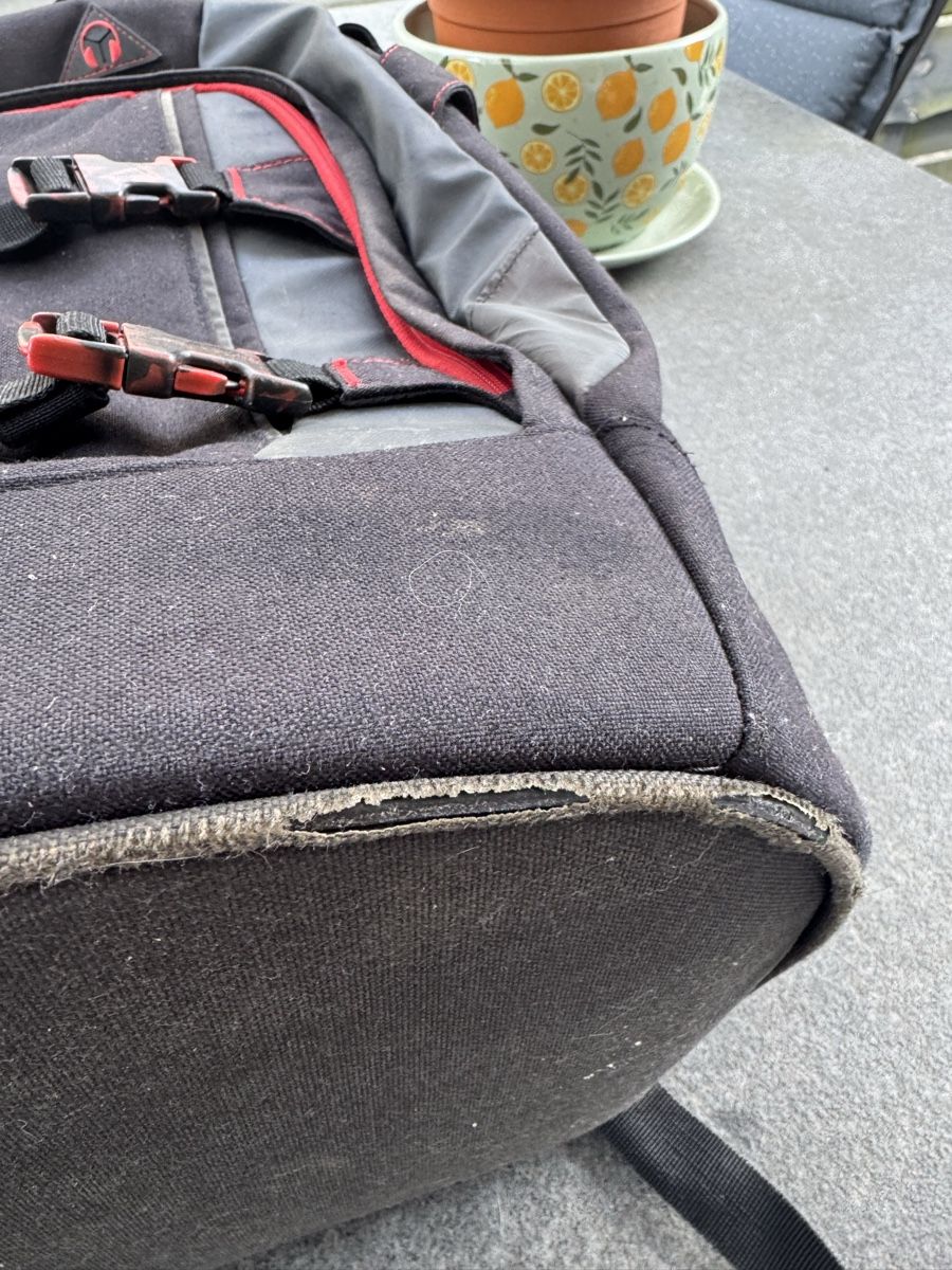 Satch Zaini: Satch Rucksack schwarz rot  – Usato da Hägendorf venduto da laumatt 5