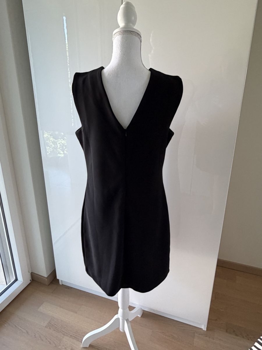 Mango Vestiti: Mango - Black V-neck sleeveless dress – Usato da Nyon venduto da Deb_D39 2