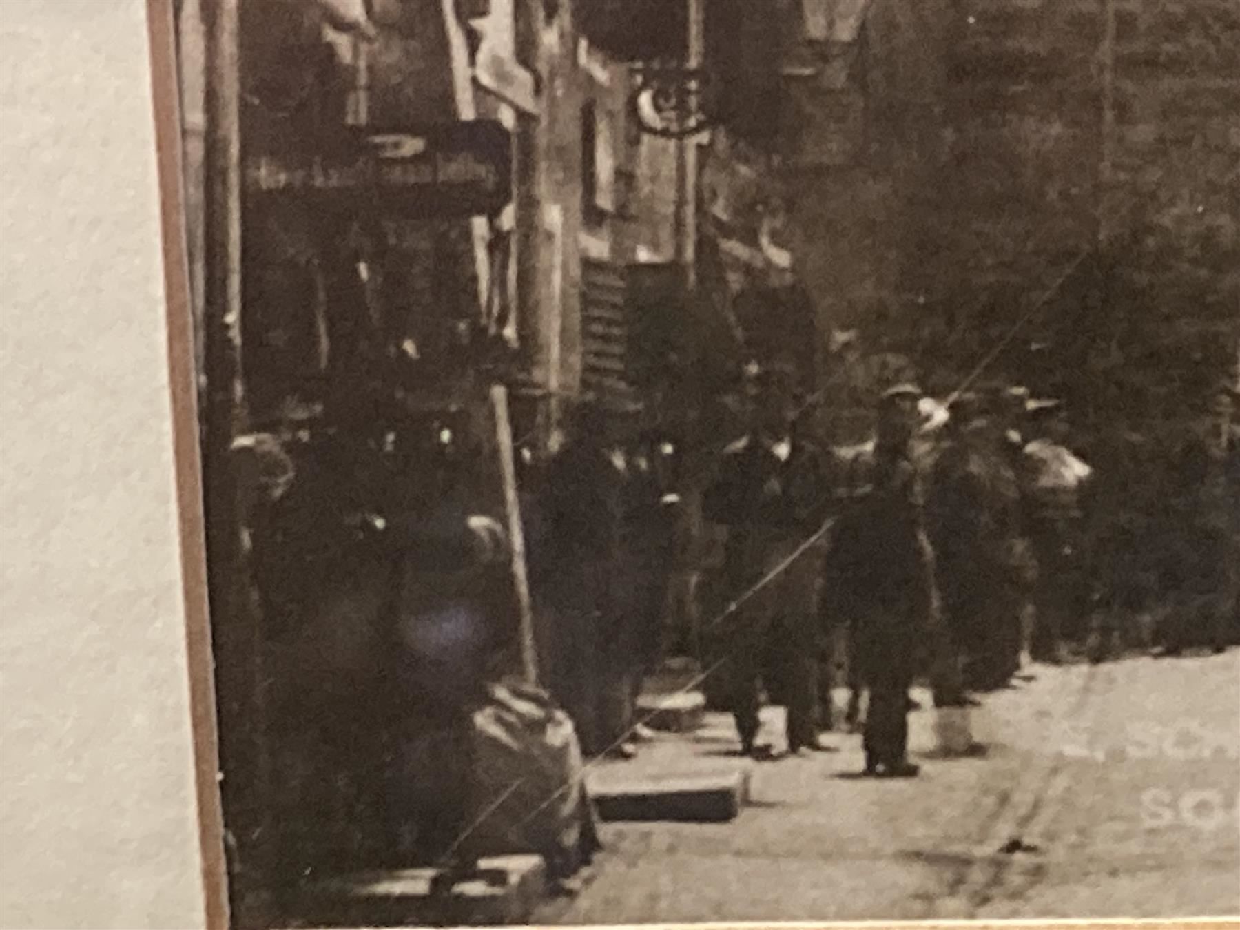 Poster & Bilder: Alte Photographie Solothurn Gasse belebt – Gebraucht aus Bern von Jwpm66 3