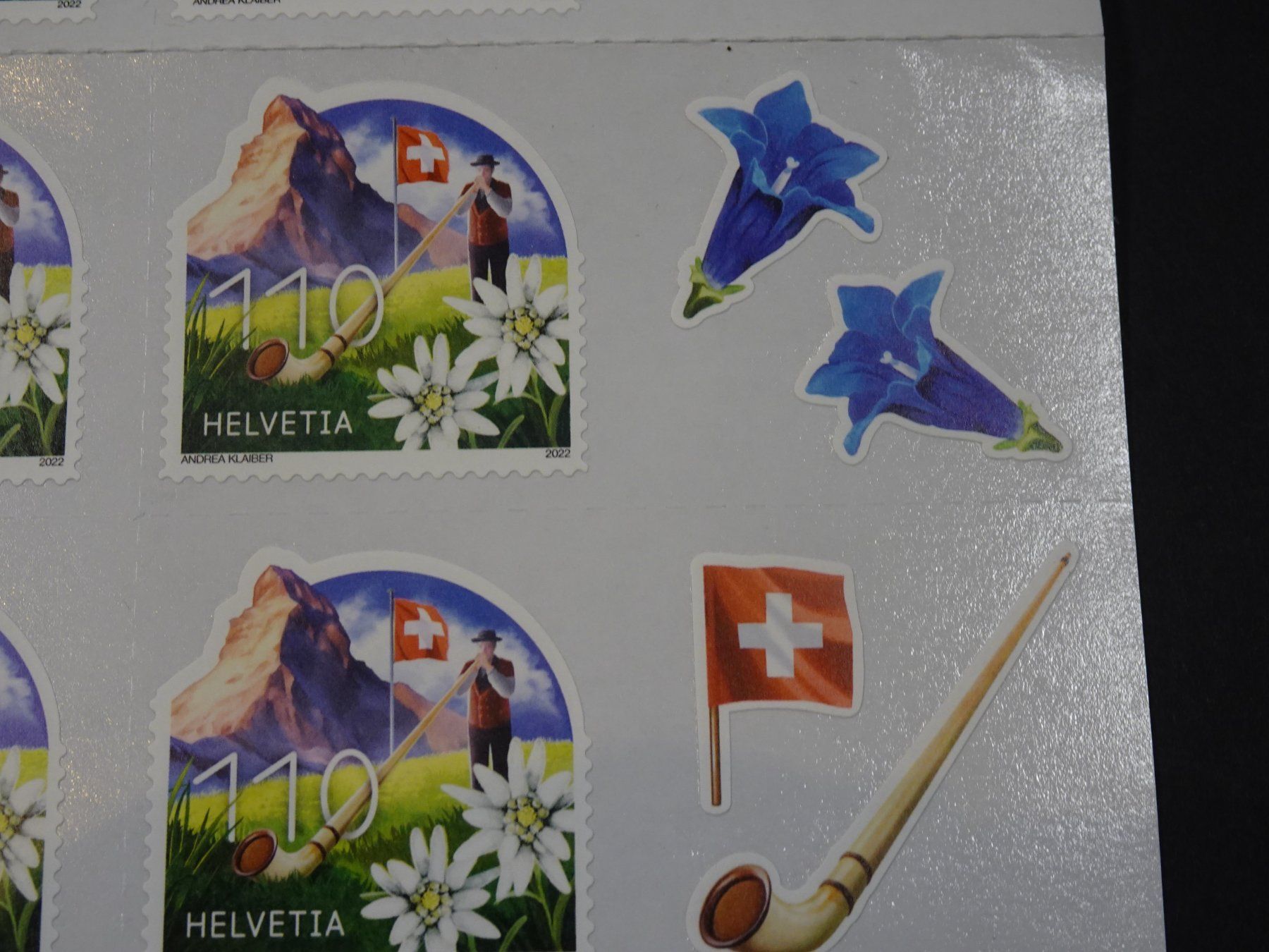 Alle Briefmarken: 2022 KLEINBOGEN POSTFRISCH MIT 8 SEPERATEN KLEBERN SCHWEIZ – Gebraucht aus Eschenbach SG von eDaisy 4