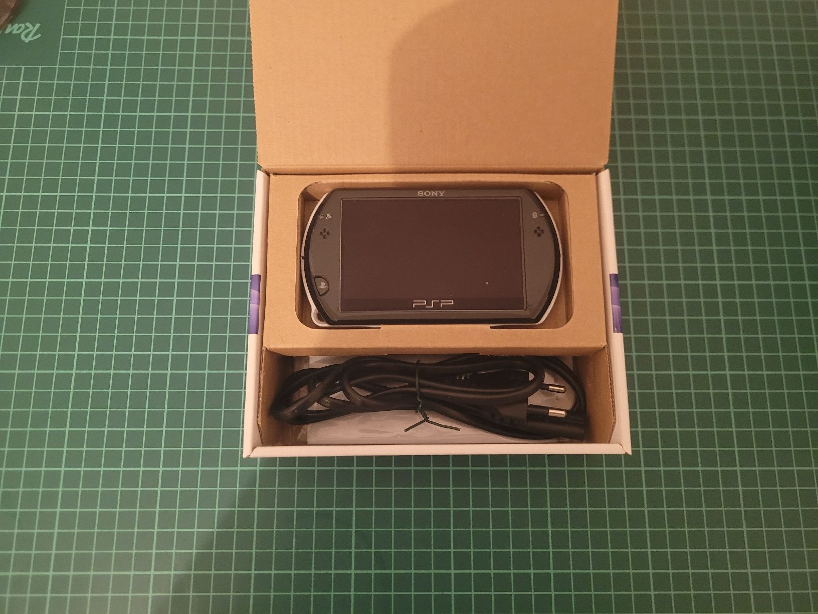 Sony Console: Sony PSP Go - Black - Pristine Condition - With Box! – Usato da Meyrin venduto da Retro-GZ 3