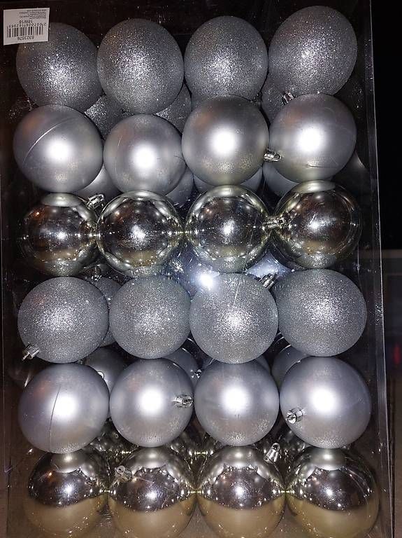 Tutte le decorazioni: 100 Silber Weihnachtskugeln – Usato da Ruswil venduto da Schneckeland88