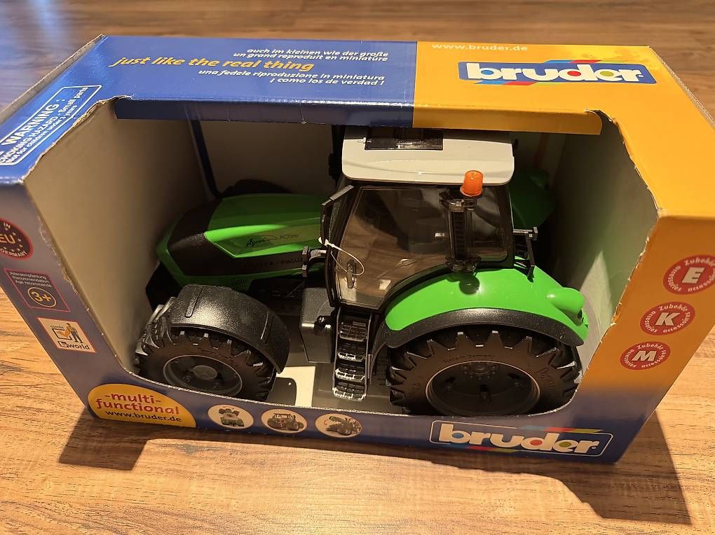 Bruder Giocattoli: Bruder Deutz Agrotron X720 – Nuovo e nell'imballaggio originale da Aarau Rohr venduto da Treasure-Trove 1