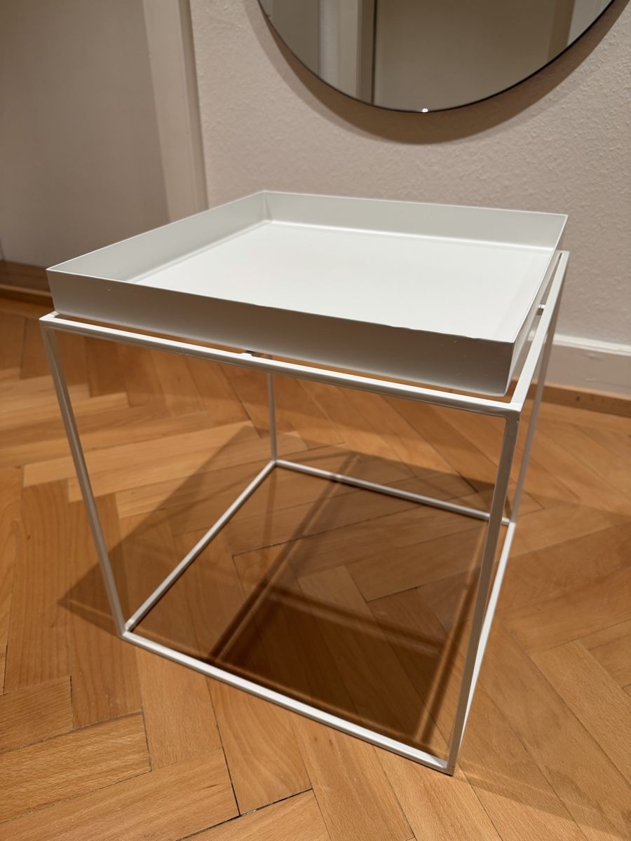 Comodini: Hay Tray Table / Beistelltisch 40x40cm – Usato da Zürich venduto da joa_6zjc 1