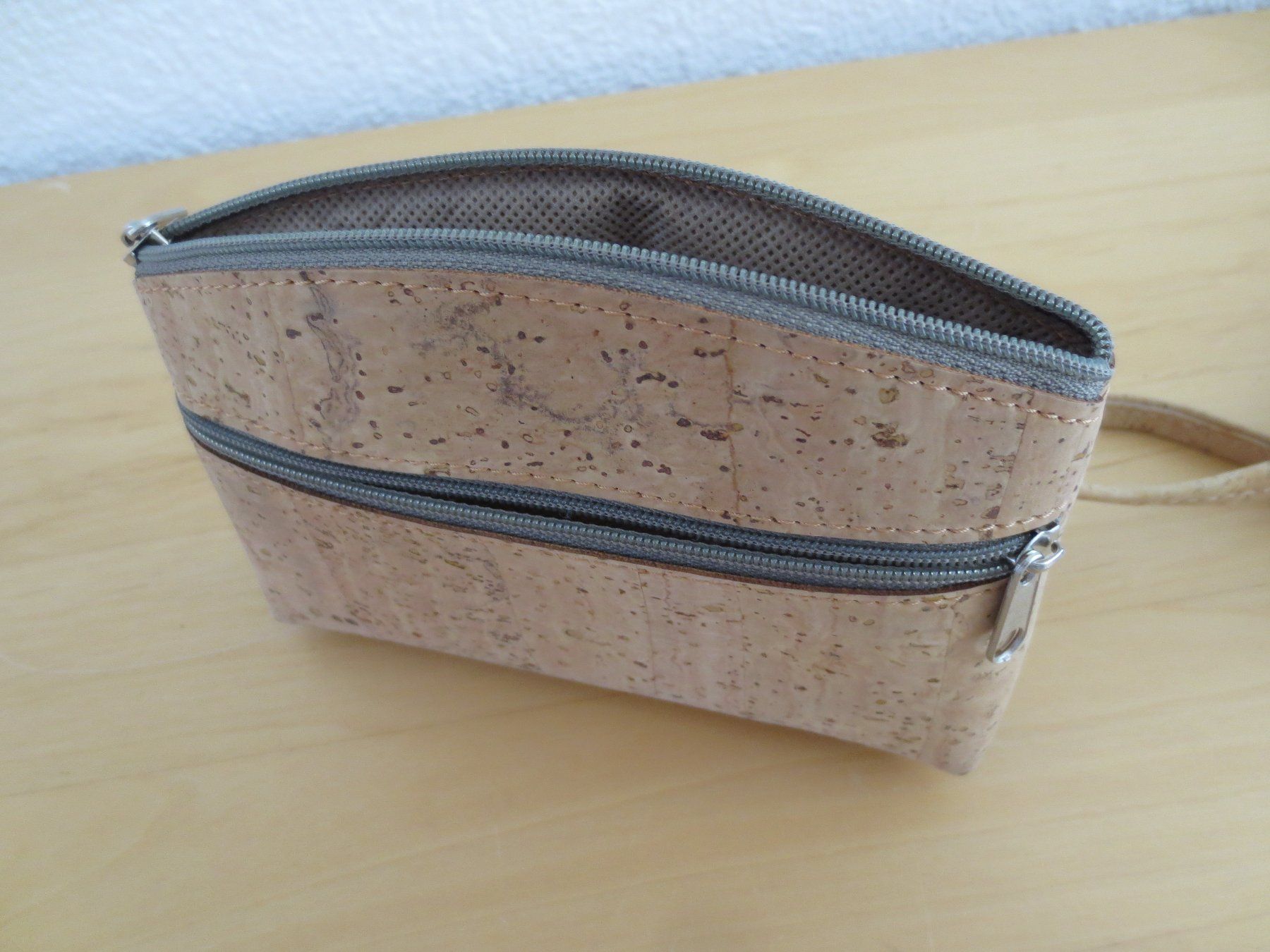 Borse da donna: Neue Damen Handtasche Kork - Leder – Nuovo (secondo la descrizione) da Herzogenbuchsee venduto da Schulelo 4