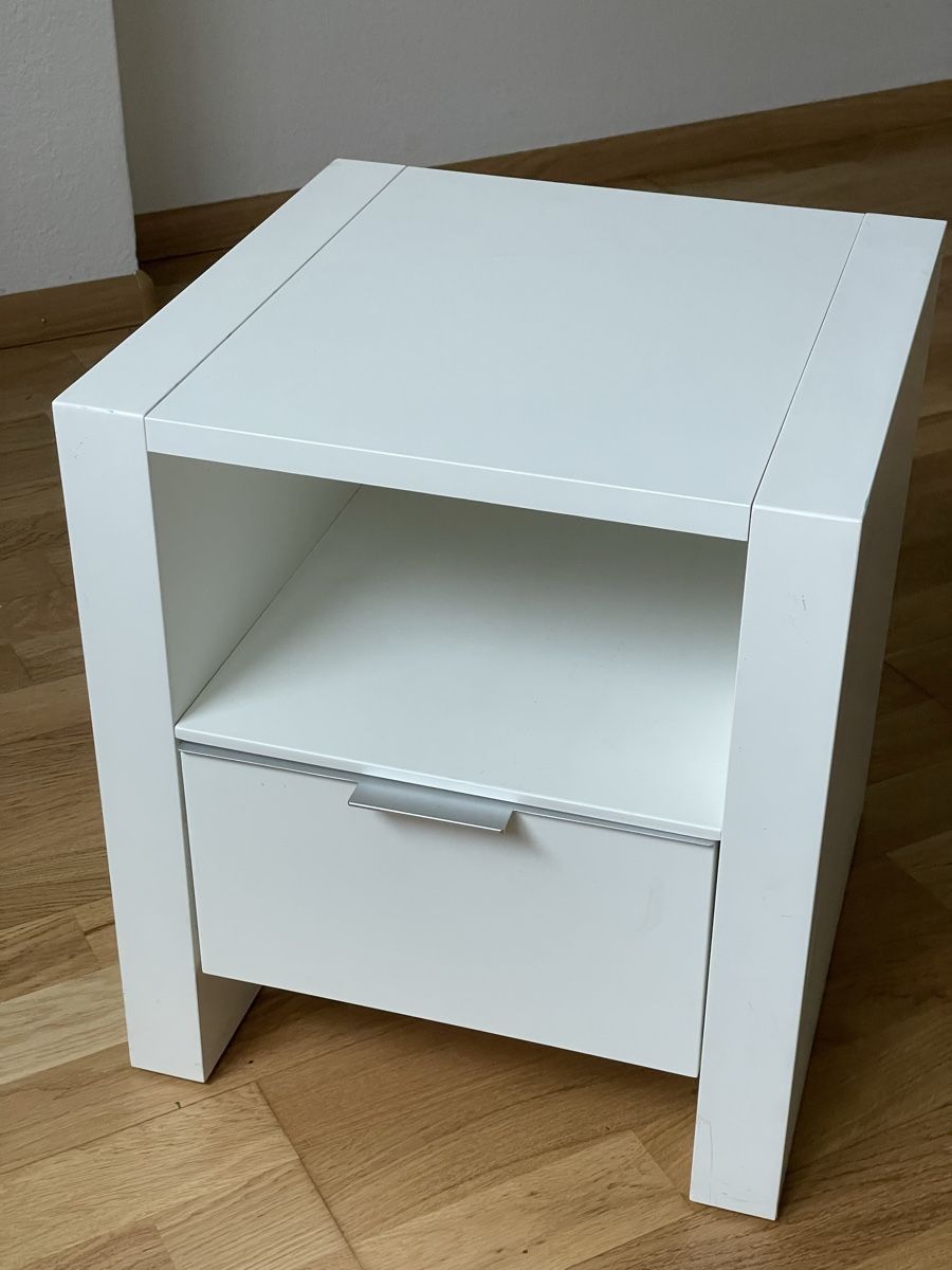Nachttische: White Bedside Table - Stylish Nightstand with Drawer! – Gebraucht aus Binningen von Viriatus 3