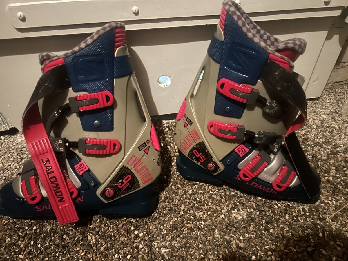 Salomon Skis: Salomon Evolution 9.8 Flex Skischuhe Gr. 27 / 340 mm – D'occasion à schaffhausen par xja_8fwh