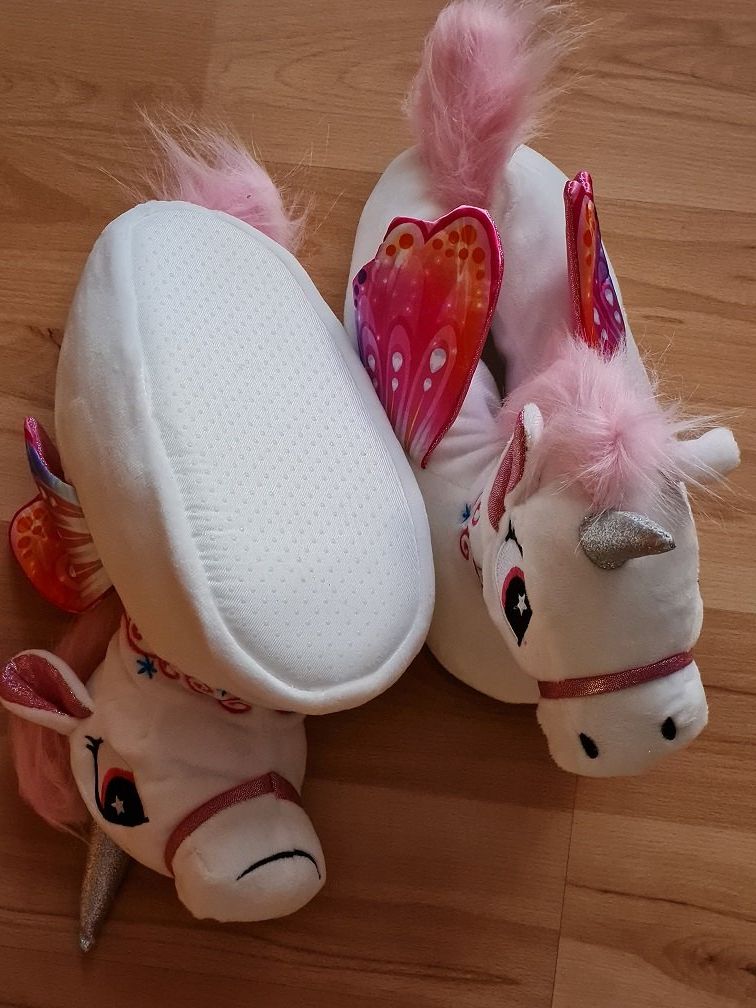Scarpe per ragazze: Neu: Einhorn-Hausschuhe - Gr.38/39 – Nuovo (secondo la descrizione) da Uznach venduto da Laeuffer 1