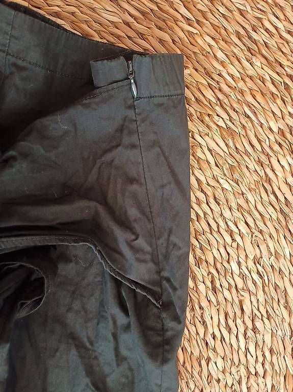 Sisley Pantaloni: Leichte Hose mit Wrapdetail von Sisley – Usato da Zürich venduto da Melianea 1