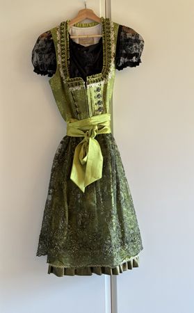 Krüger Dirndl Grösse 36 mit Zubehör