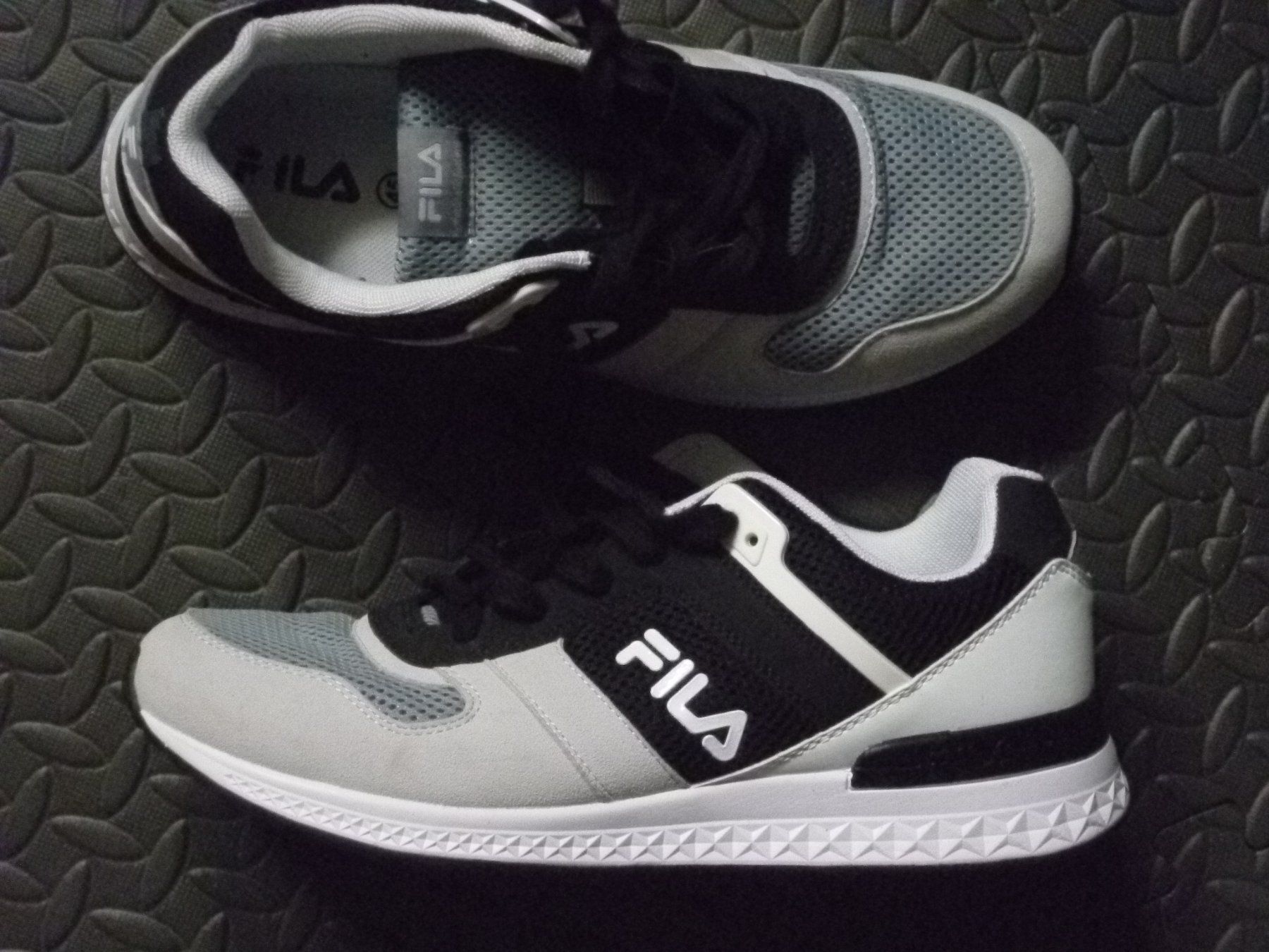 Fila Scarpe da uomo: FILA SPORTSCHUHE GR. 45 – Nuovo (secondo la descrizione) da Safenwil venduto da universum78