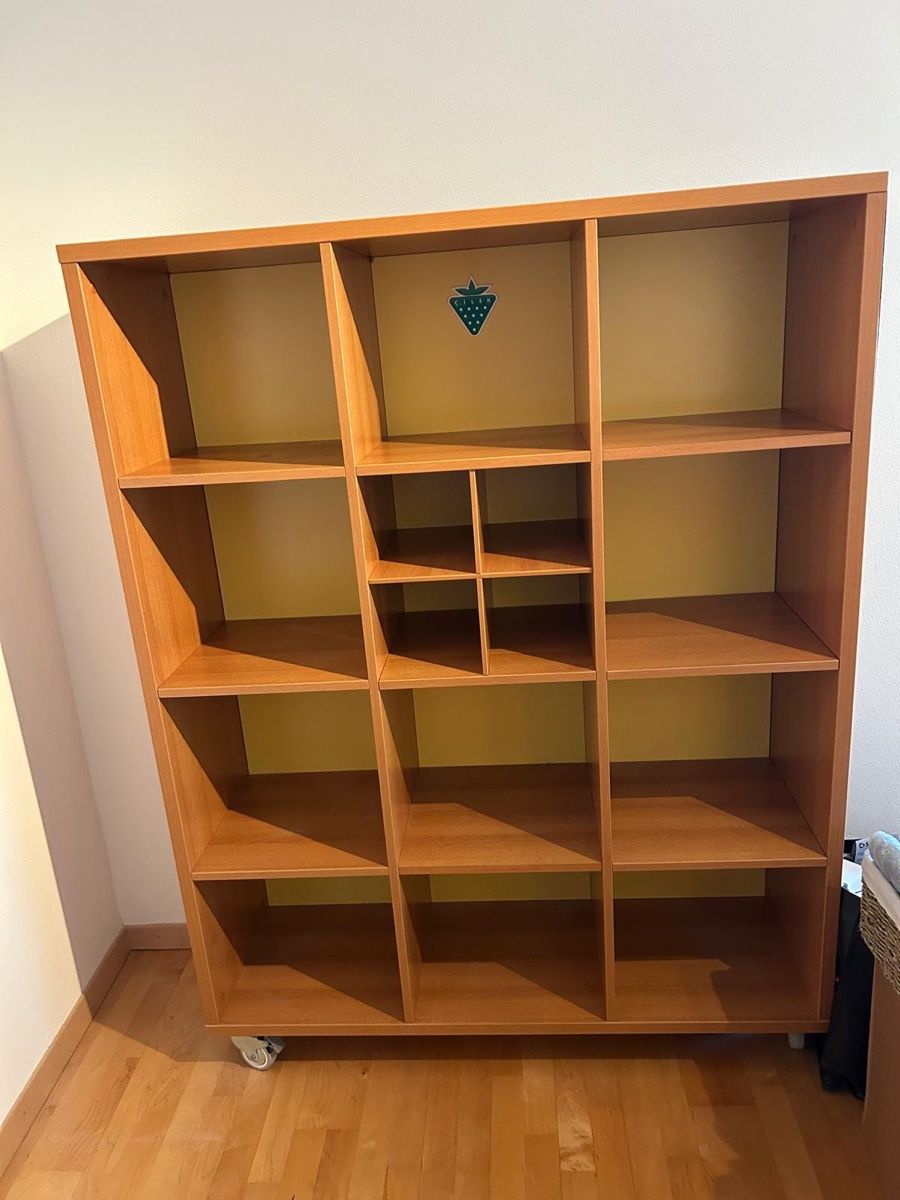 Scaffali: Regal Kinderzimmer – Usato da St.Gallen venduto da Cdeb 1