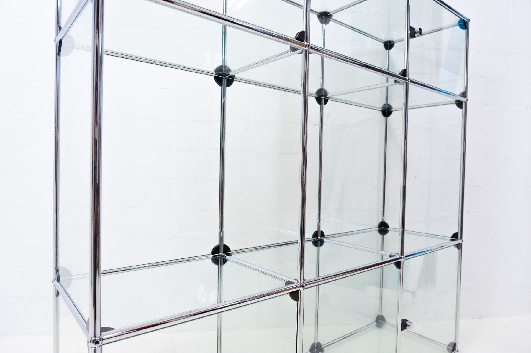 USM Vitrinen: USM Haller Vitrine Nr. 5 - Lieferung möglich – Gebraucht aus Schaffhausen von Studio-Ara 2