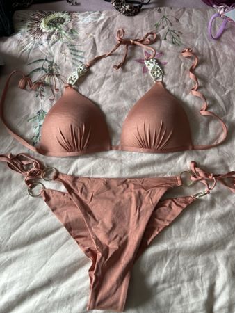 Bikini Manor S