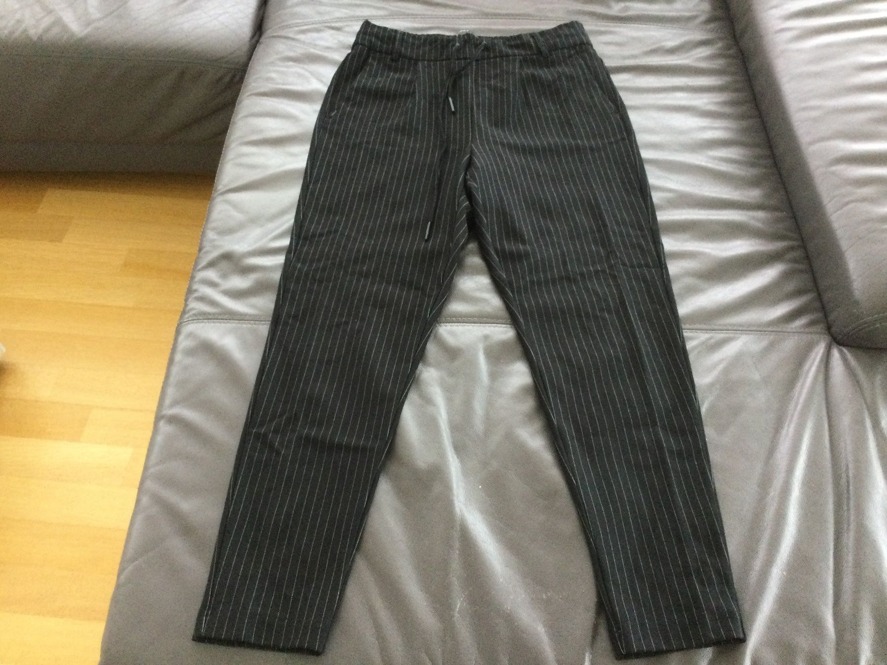 Only Pantaloni: Hose schwarz/gestreift – Usato da Horw venduto da Benny017