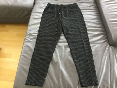Hose schwarz/gestreift