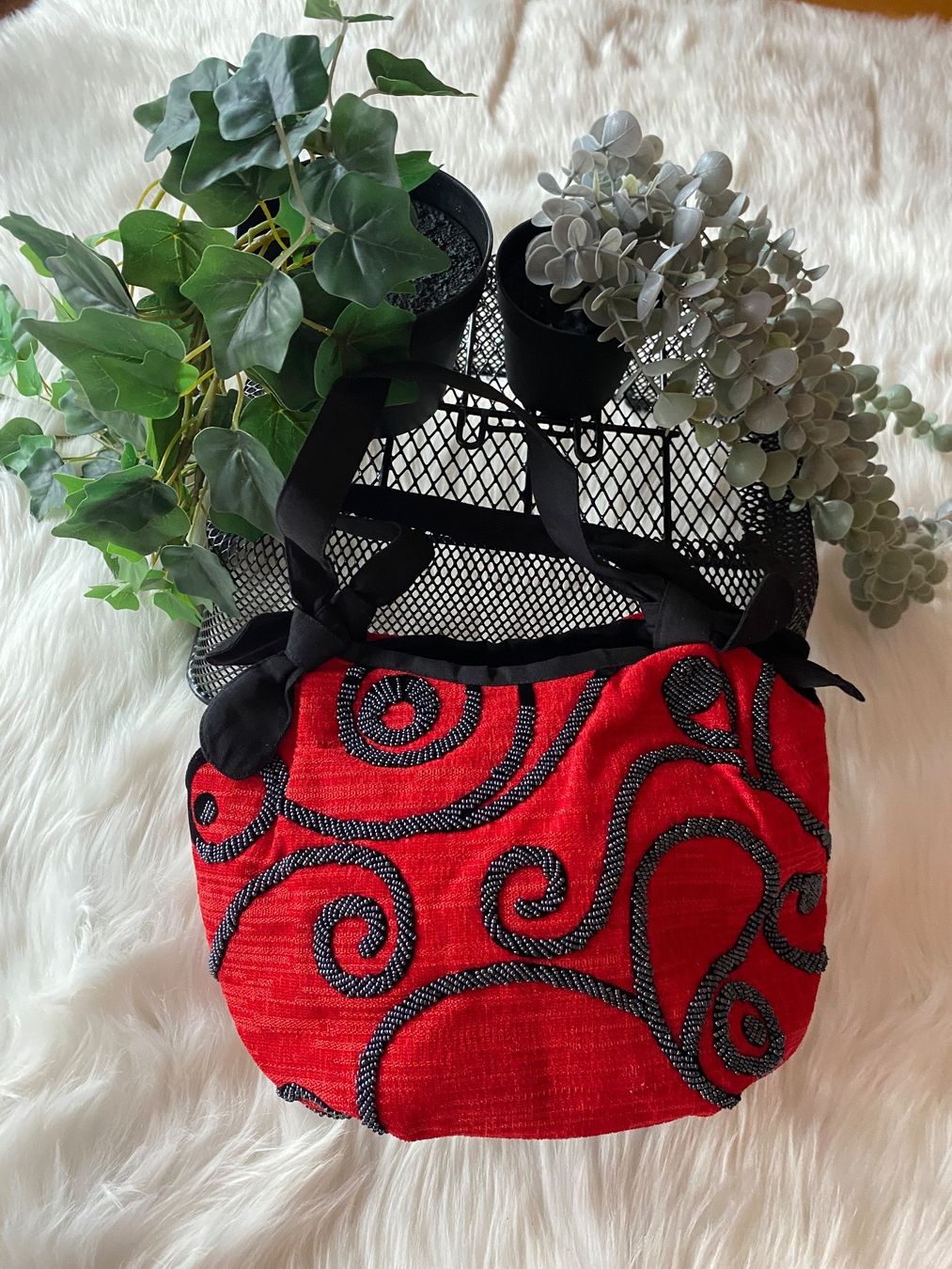 Taschen für Damen: Handtasche Sackleinen Rot mit Perlen Rot – Neu (gemäss Beschreibung) aus Duebendorf von Alexandertreyer