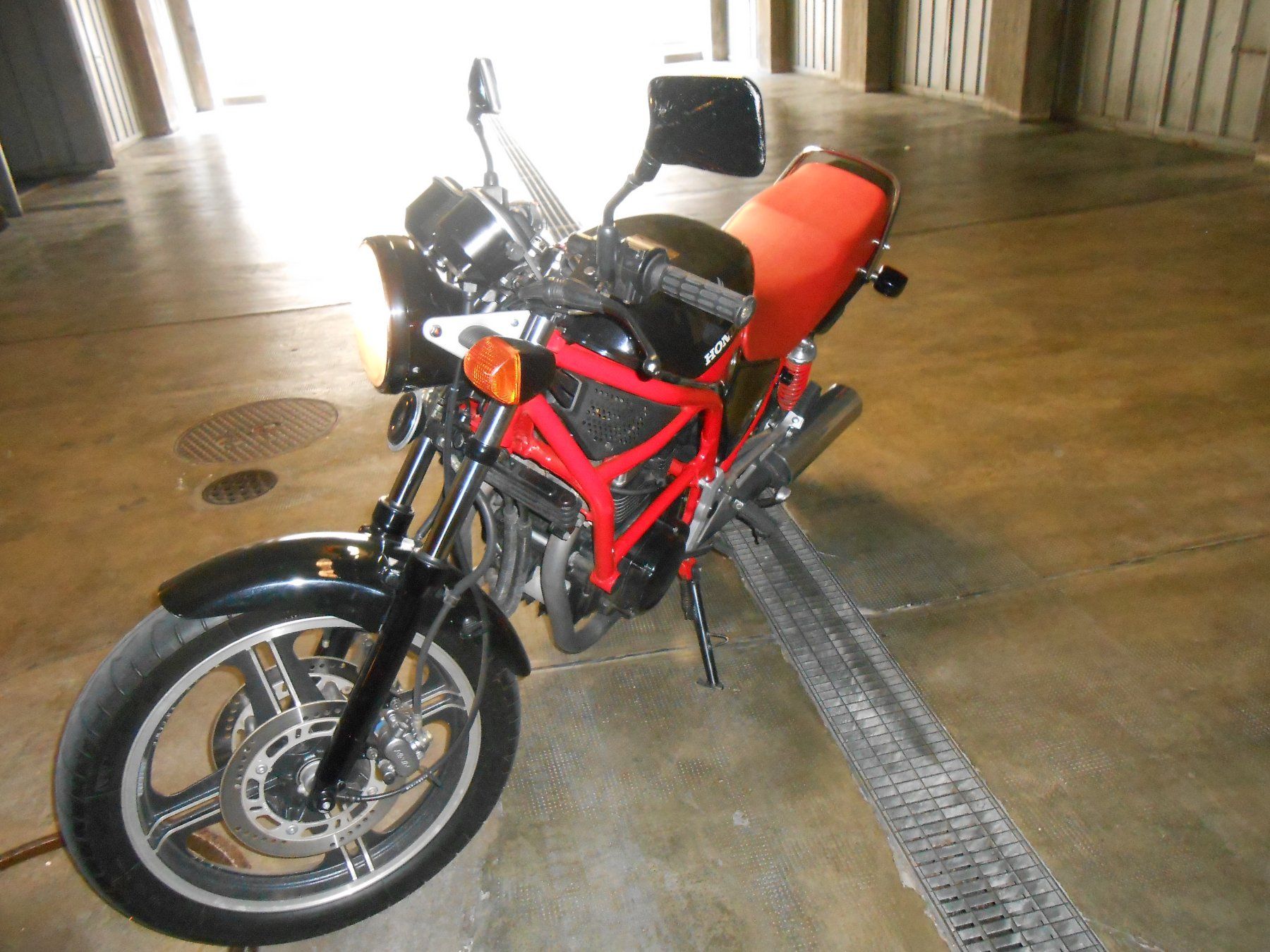 Honda Strada: Honda 450 Motorrad – Usato da Binz venduto da Petici 3