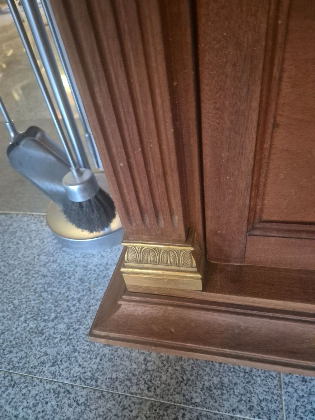 Vetrine: Exceptionnel meuble vitrine Empire – Usato da Morgins venduto da pmd_px9d 2