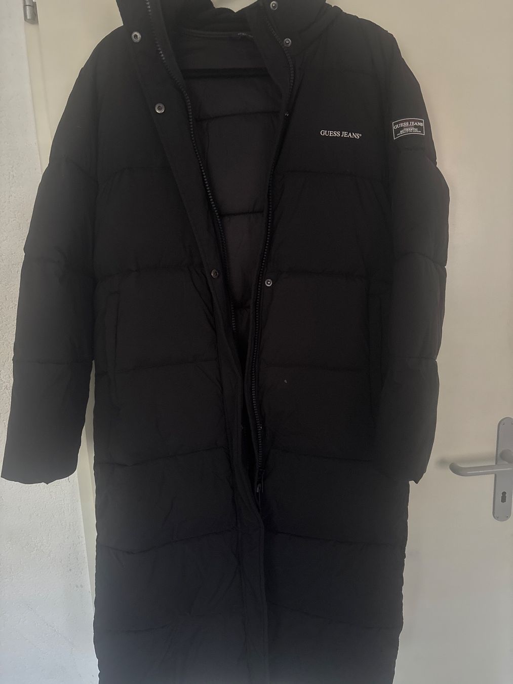 Guess Jacken: Guess Winterjacke – Gebraucht aus Selzach von 20f_cg85