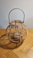 Laterne aus Rattan inkl. Kerzenglas und Kerze!