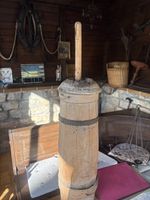 Antike Buttermaschine aus Wallis, mindestens 150 Jahre alt.