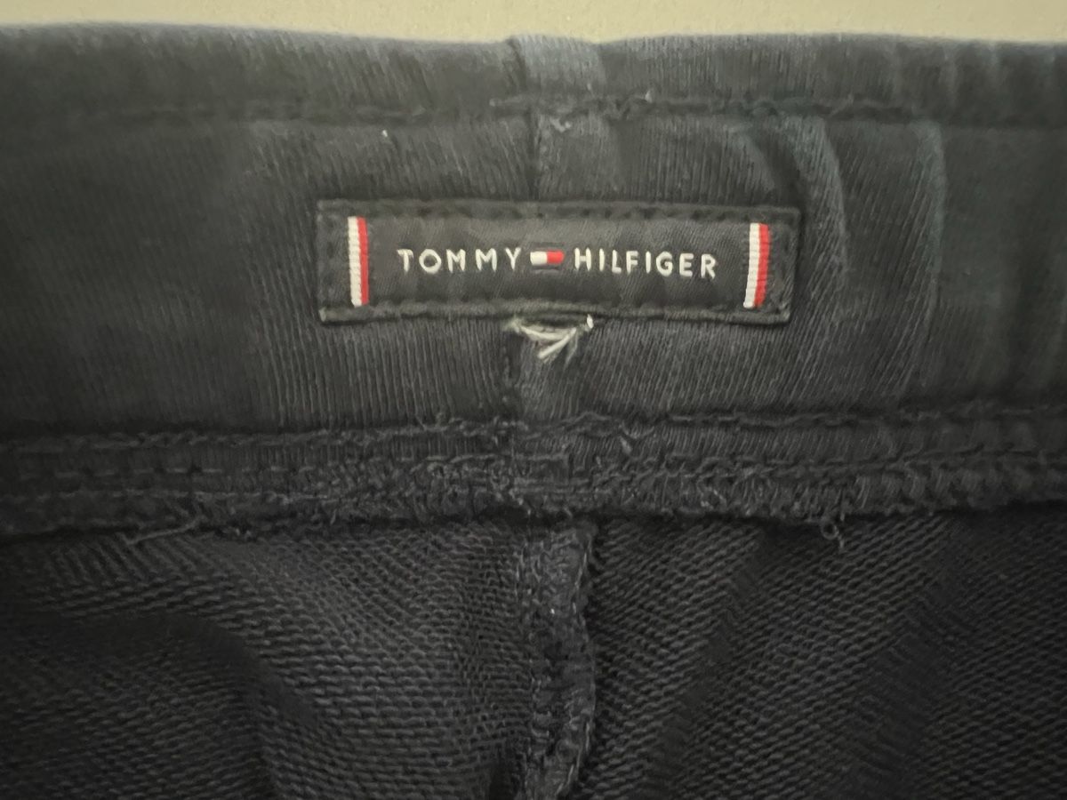 Tommy Hilfiger Pantaloni: Hilfiger - short - 12 ans – Usato da Ste-Croix venduto da Caramel31 1
