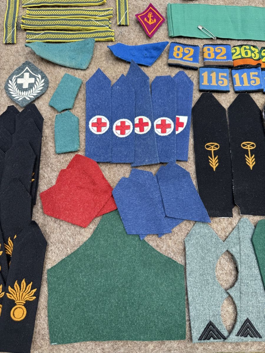 Schweizer Armee Uniformi: Lot insignes - Armée Suisse – Usato da Fribourg venduto da Ardoffel 4