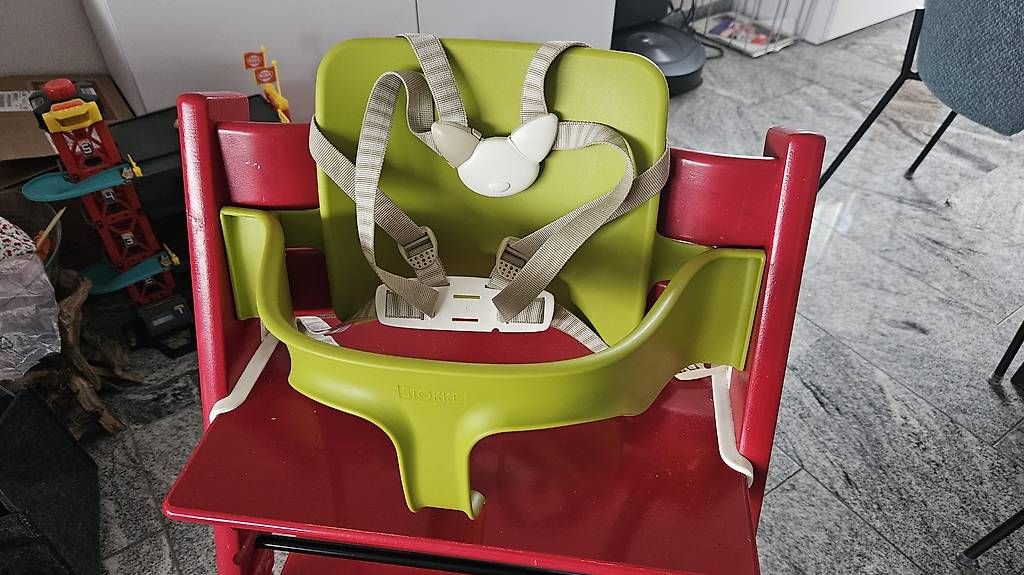 Chaises hautes: Tripp Trapp rot – D'occasion à Oberkirch LU par chroeschi79 1