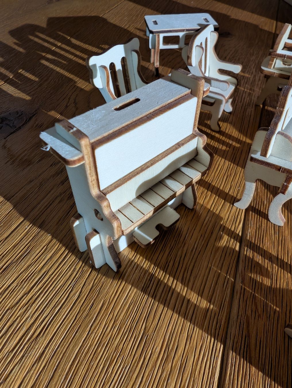 Puppenhäuser & -möbel: Puppenhaus Holz mit Mobiliar – Gebraucht aus Oberengstringen von Sgundel 6
