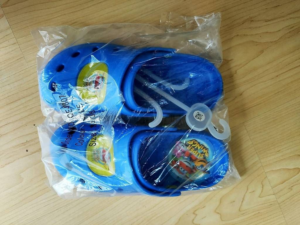 Chaussures garçon: Clogs Planes blau Gr 34/35 NEU! – Neuf avec emballage d'origine à Münchenstein par sterni_0813