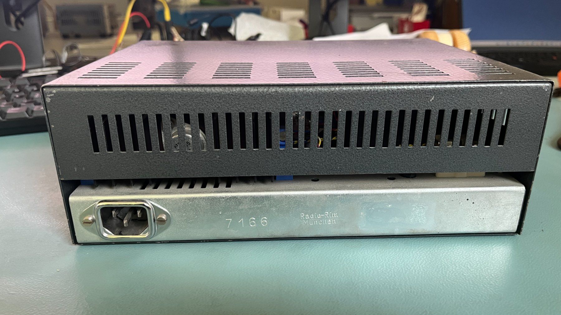 Componenti elettronici: Labornetzgerät 30 V / 1 A – Usato da Saland venduto da Michiwildberg 2