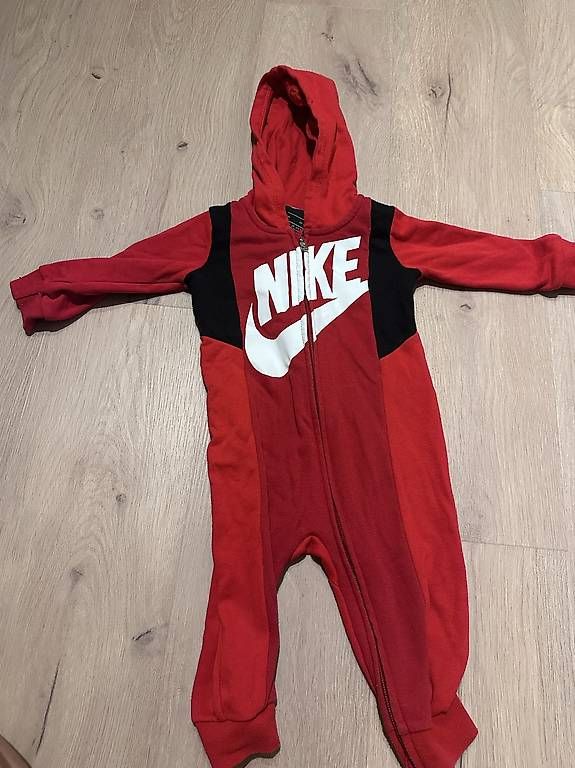 Strampler: NIKE Overall Gr. 68-74 – Gebraucht aus Volketswil von pattyhoffie 1