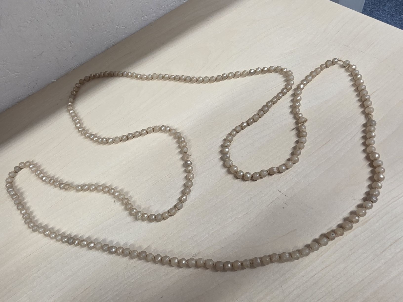 Catenine: Kette Perlen beige lang  – Usato da Herisau venduto da Antiques.AR 1