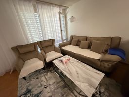 Verkaufe 3er sofa und 2 sessel. Guten Zustand.