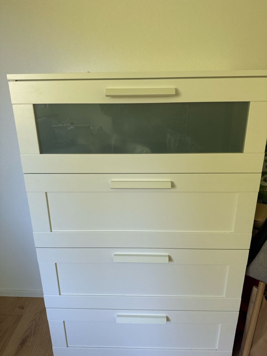 Cassettiere: Weisse Malm Kommode mit 4 Schubladen und Glas, Top! – Usato da Niederteufen venduto da nic_dv6m 1