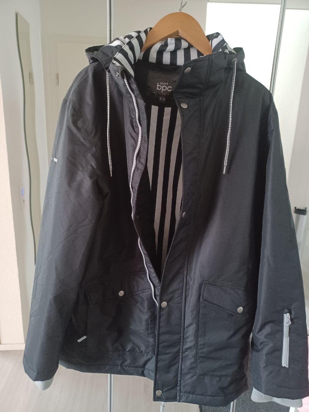Giacche: Männer Jacke mit Kapuze – Usato da Subingen venduto da np9_by2s