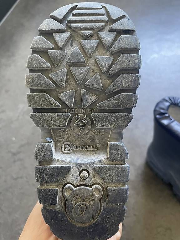 Scarpe per ragazzi: Gefütterte Gummistiefel Gr. 24 – Usato da Zürich venduto da kar_qn9r 1