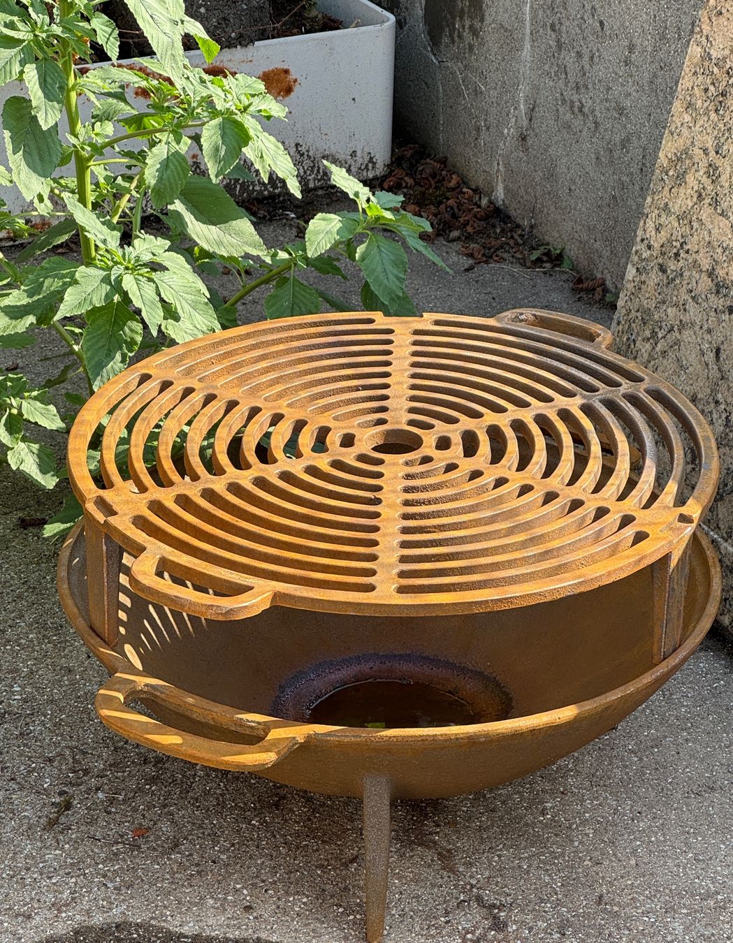 Grills: Feuerschale, Gusseisen Grill – Gebraucht aus Sachseln von BONATI01