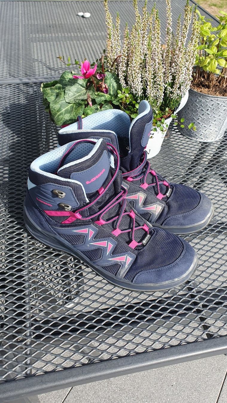 Lowa Scarpe per ragazze: Lowa Wanderschuhe Gr. 40 – Usato da Dürnten venduto da Rotorua07