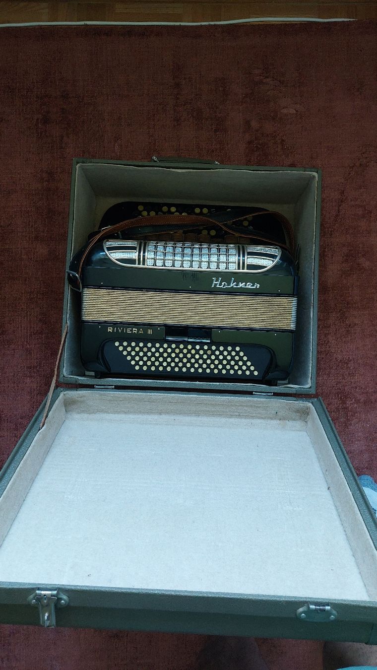 Hohner Strumenti musicali: Hohner Riviera 3 Akkordeon  – Difettoso da Baar venduto da max_vj55 1