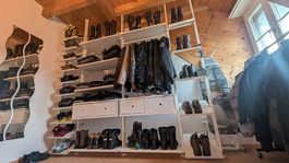offener Kleiderschrank / Regal mit Softclose-Schubladen
