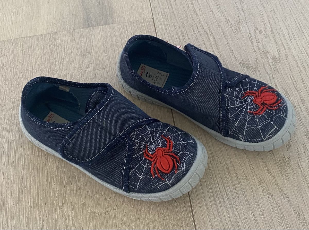 Superfit Schuhe für Jungen: Hausschuhe superfit Gr. 27 – Gebraucht aus Hofstetten SO von ani_55wx