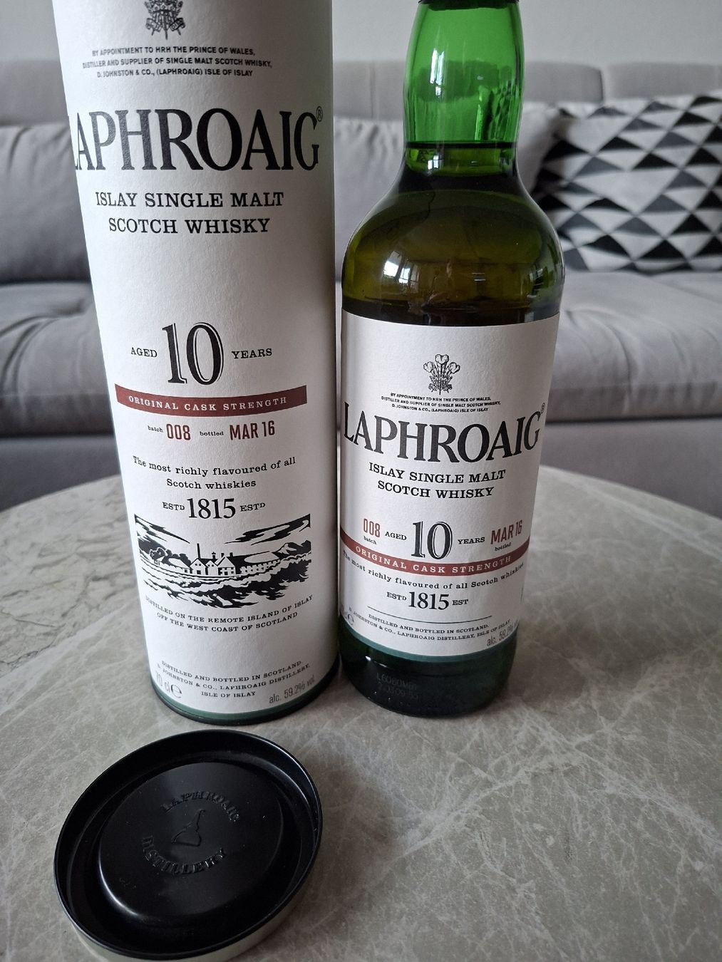 Laphroaig Bevande alcoliche: Laphroaig 10 Cask Strength, 59.2% batch 008 Bottled Mar16 – Usato da Kriens venduto da Arthur73