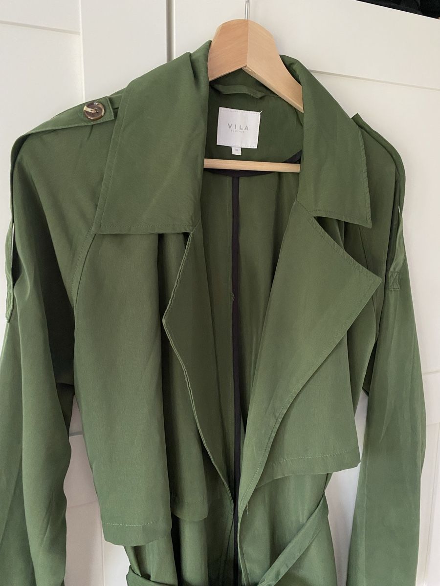 Vila Cappotti: Trench-coat léger vert kaki VILA taille S – Usato da Villars-sur-Glâne venduto da mel_6q5w 1